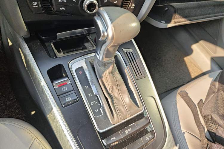 Used Audi A4L 2013 35 TFSI Automatic Standard Model Gear Lever