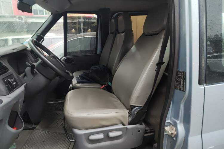 Used Ford Transit Custom 2013 2.4T Diesel Luxury Version Short Wheelbase Mid-Height China III Standard
