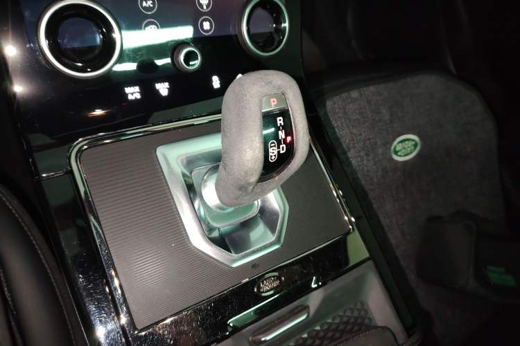 Used Land Rover Range Evoque 2020 249 PS R-DYNAMIC SE Sport Technology Edition Gear Lever