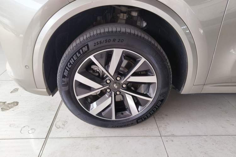 Used Li Auto L8 2023 Pro Model
