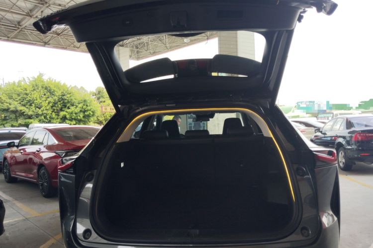 Used CHANGAN OSHAN Z6 2022 Blue Whale 1.5T DCT Smart Edition Trunk