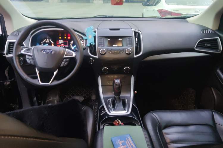 Used Ford Edge 2016 EcoBoost 245 Two-Wheel-Drive Platinum Edition 7-Seater Center Console