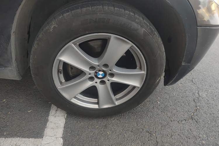 Used BMW X5 2011 xDrive35i Leading Model Right Front Wheel Hub