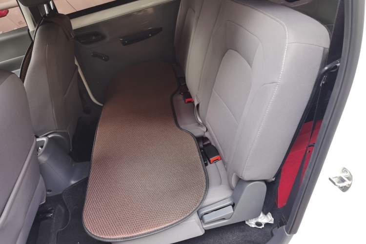 Used Wuling Hongguang New Energy 2024 All-Electric Model 300KM Practical Version Interior 4