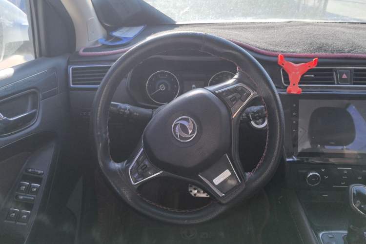 Used Dongfeng Fengon 580 2016 Revised Version 1.5T CVT Luxury Edition Steering Wheel