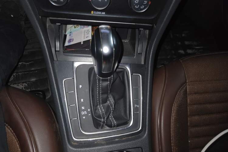 Used Volkswagen Golf 2017 1.6L Automatic Comfort Million-Vehicle Anniversary Edition