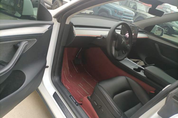 Used Tesla Model Y 2023 Long-Range All-Wheel-Drive Version