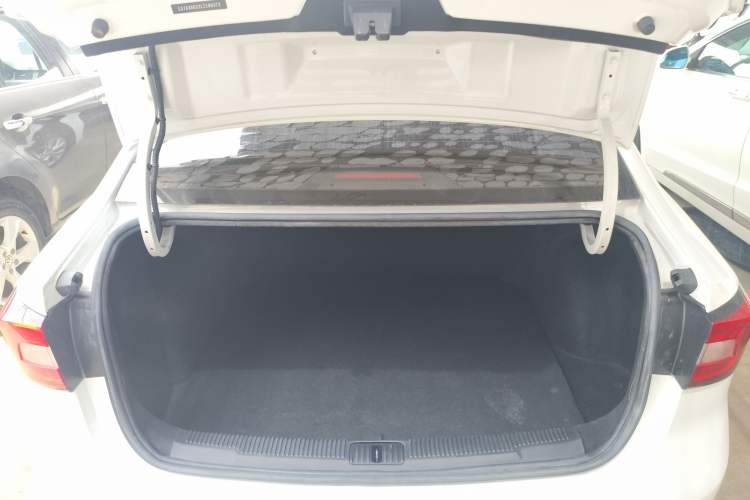 Used Roewe i5 2020 1.5L Automatic 4G Connected Linghao Edition