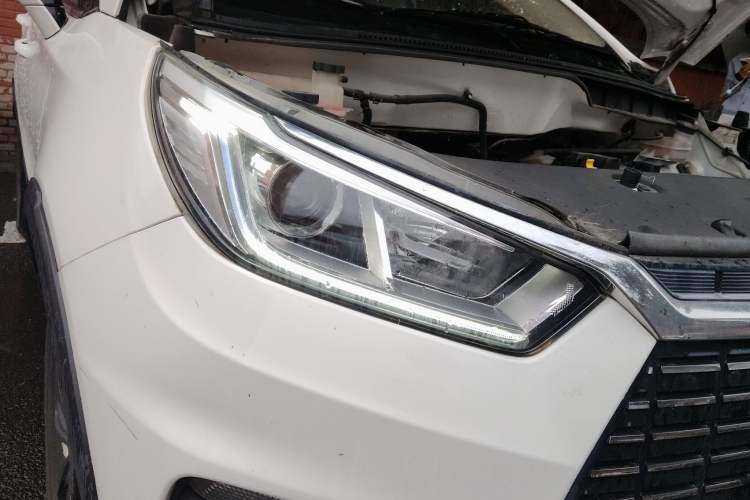 Used BYD Yuan New Energy 2018 EV360 Smart Connect Cool Edition Right Front Headlight