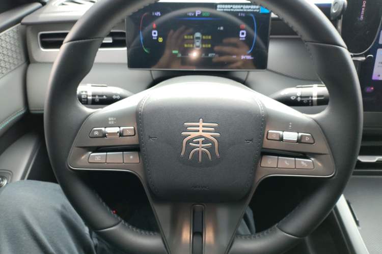 Used BYD Qin PLUS 2025 DM-i Smart Drive 55KM Leading Model Steering Wheel