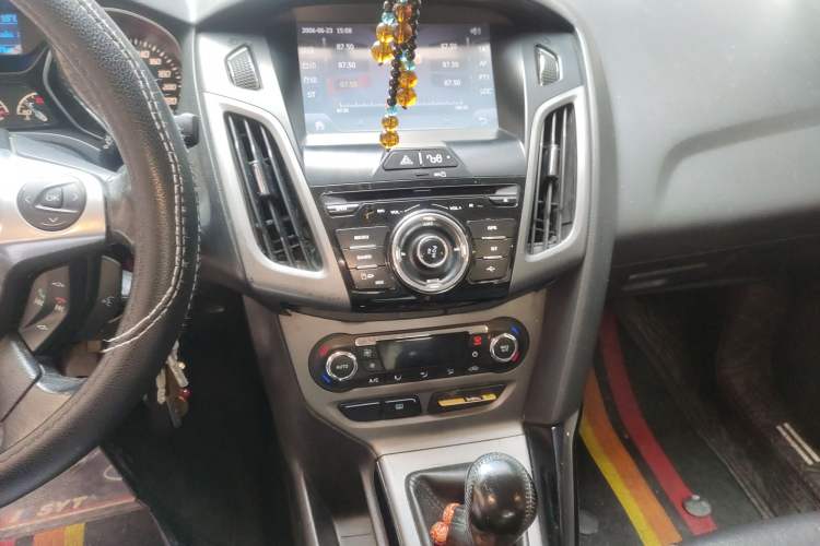 Used Ford Focus 2012 Sedan 1.6L Manual Fashion Edition
