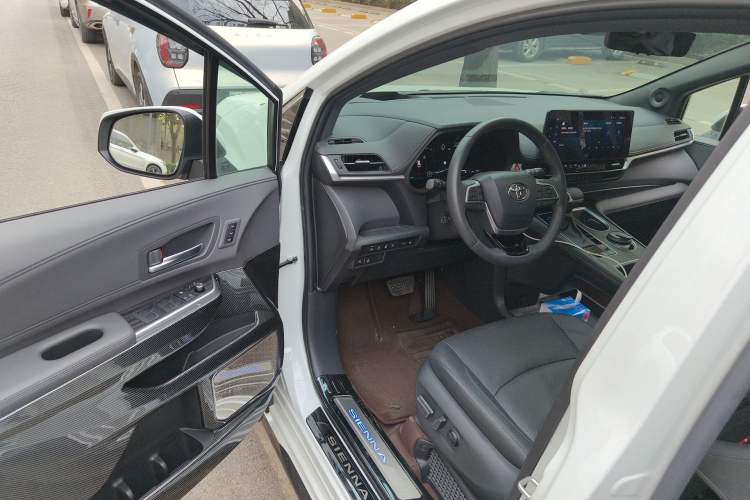 Used Toyota SIENNA 2021 2.5L Hybrid Platinum Edition Driver Seat