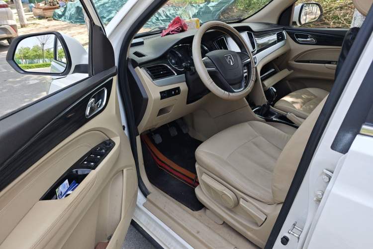 Used Baojun 730 2016 1.5T Manual Comfort Version 7 Seats