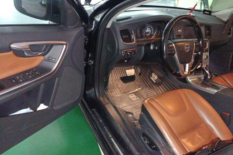 Used Volvo S60 2015 S60L 2.0T Zhiyuan Edition