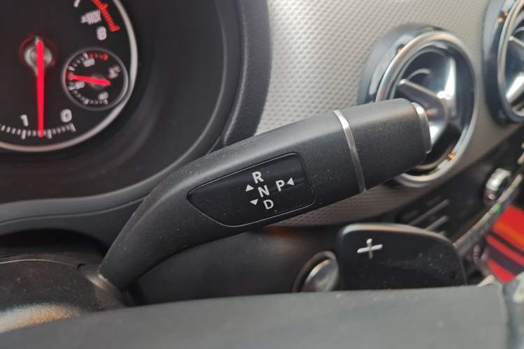 Used Mercedes-Benz B-Class 2019 B 200 Sport Edition Gear Lever