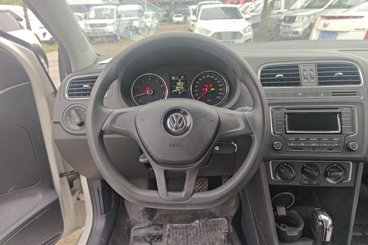 Used Volkswagen Polo 2014 1.6L Automatic Comfort Edition Steering Wheel
