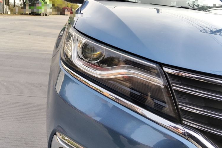 Used Roewe RX5 2016 20T Two-Wheel Drive Manual Transmission Internet Smart Edition Right Front Headlight