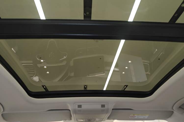 Used Volkswagen Tayron X 2024 330TSI Two-Wheel-Drive Prestige High-Energy Edition Headliner