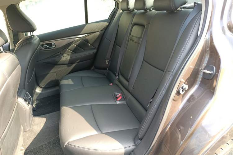 Used Infiniti Q50L 2016 2.0T Ambition Edition Left Rear Seat