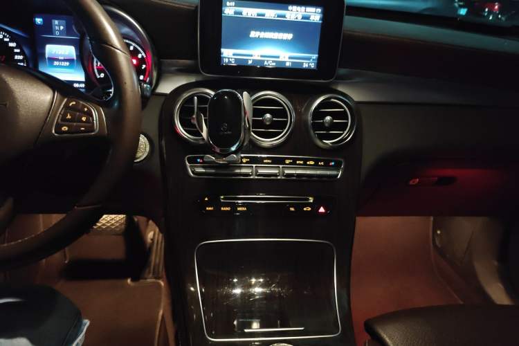 Used Mercedes-Benz GLC 2016 GLC 260 4MATIC Luxury Model