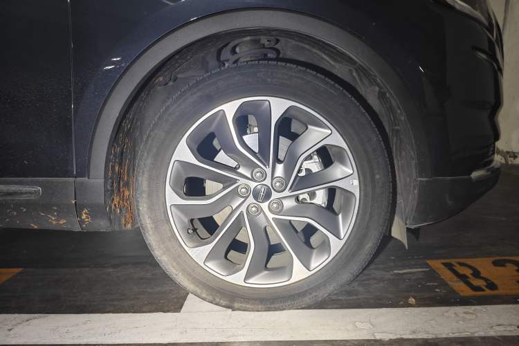 Used Lincoln Nautilus 2021 2.0T Four-Wheel Drive Luxury Edition Right Front Wheel Hub