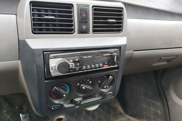 Used Wuling Rongguang 2011 1.2L Standard Version Audio And AC Panel