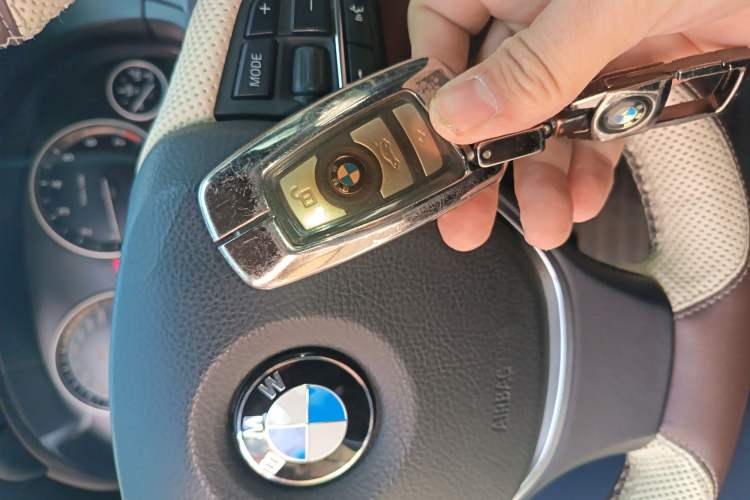 Used BMW 5 Series 2014 528Li Leading Model
