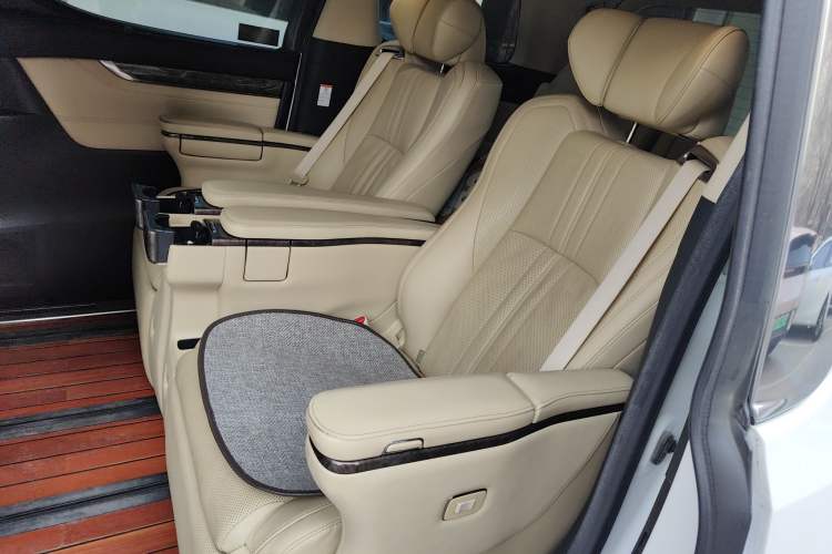 Used Toyota Alphard 2018 Revised Version 3.5L Premium Edition
