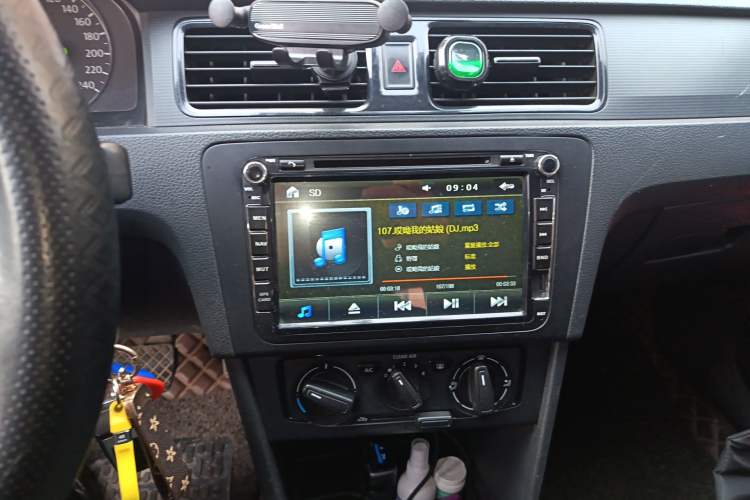 Used Volkswagen Santana 2015 1.6L Automatic Fashion Edition