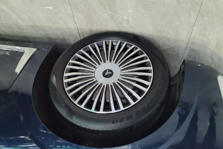 Used VOYAH Dream 2025 PHEV Four-Wheel-Drive Flagship Kunpeng Edition
