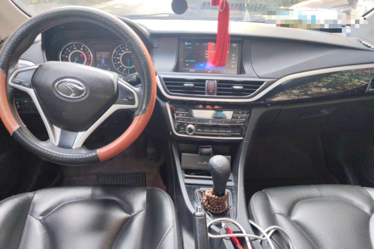 Used Soueast V5 Lingzhi 2015 Plus 1.5L Manual Smart Edition Center Console