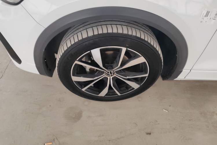 Used Volkswagen T-ROC 2023 300TSI DSG Two-Wheel-Drive Chen Guang Edition
