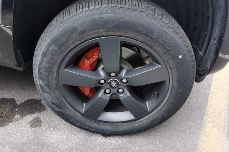 Used Land Rover Defender 2025 110 3.0T P400 X Right Front Wheel Hub