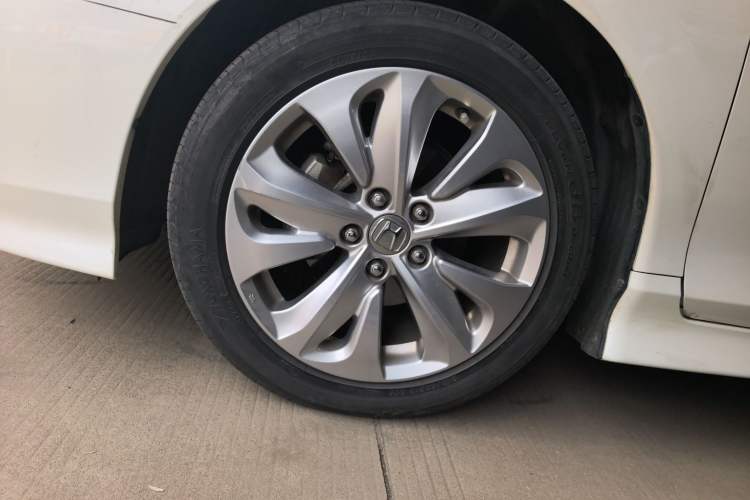 Used Honda Jade 2017 1.8L automatic Comfort version 5 seats Exterior 4