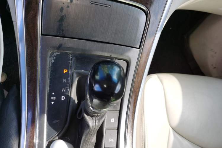 Used Roewe e950 2016 1.4T Luxury Edition Gear Lever