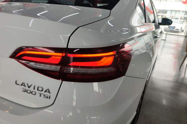 Used Volkswagen Lavida 2023 300TSI DSG Full-Comfort Edition