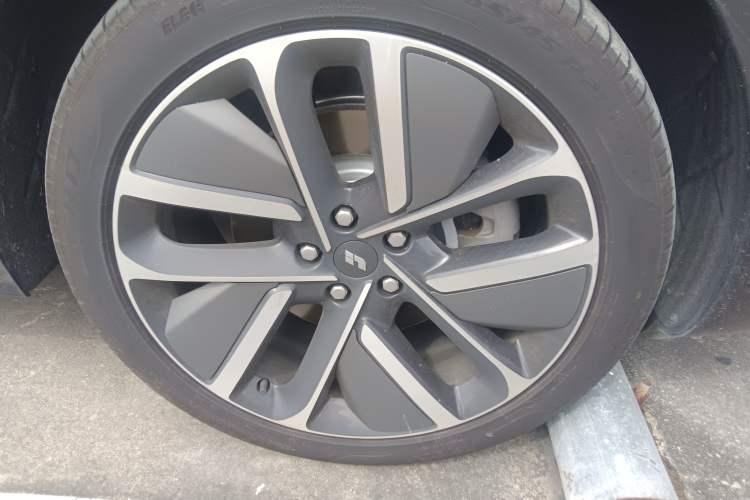 Used Li Auto L6 2024 Pro Model Right Front Wheel Hub