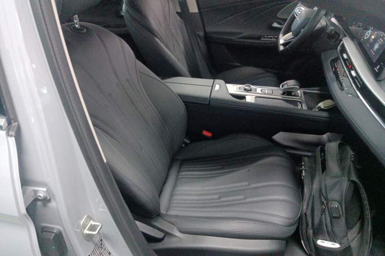 Used Chery Fengyun A8 2025 Model 70km Basic Version