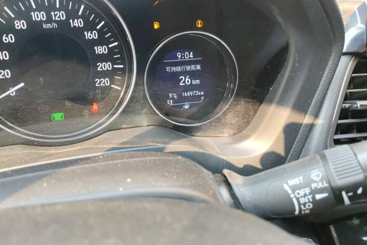 Used Honda Vezel 2017 1.8L CVT Two-Wheel Drive Luxury Model Odometer Close Up