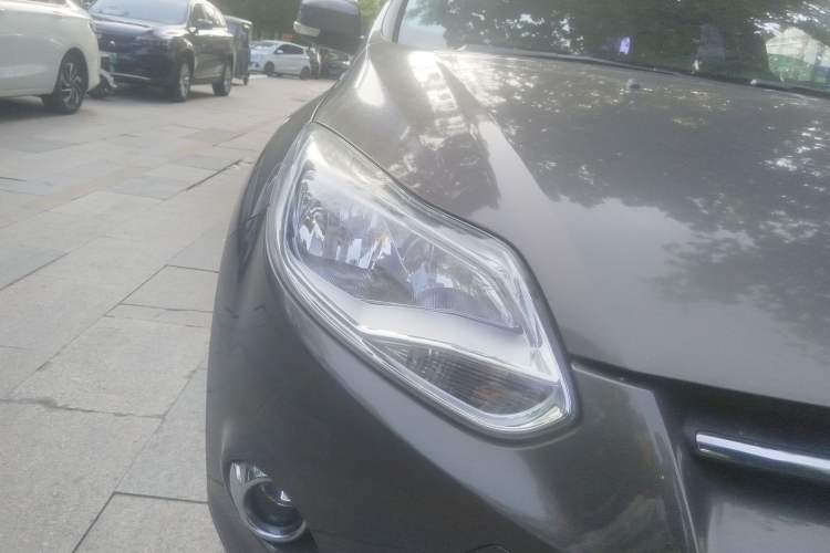 Used Ford Focus 2012 Sedan 1.6L Automatic Fashion Edition
