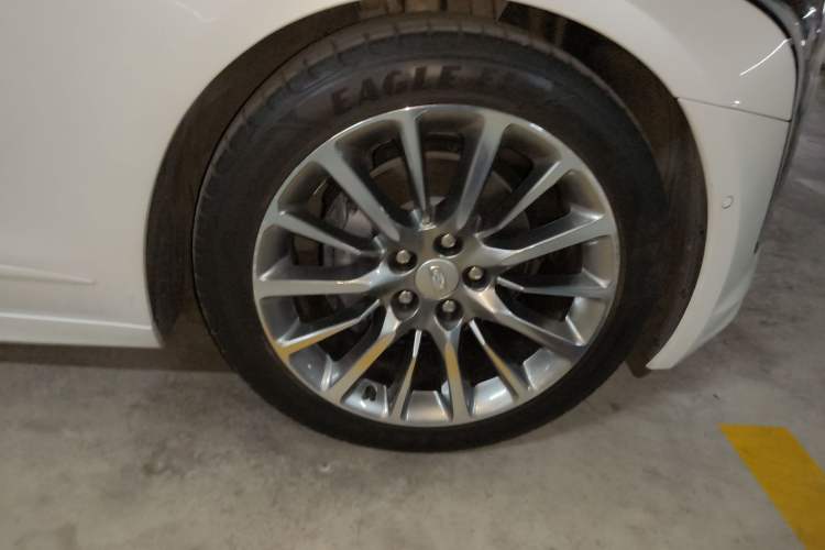 Used Cadillac CT6 2022 28T Prestige Edition Right Front Wheel Hub