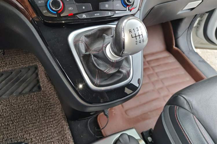 Used Haval H6 2014 Sport Version 1.5T Manual Two-Wheel Drive Elite Edition Gear Lever