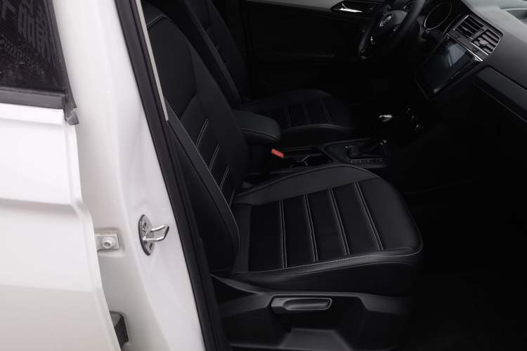 Used Volkswagen Tiguan L 2020 330TSI Automatic Two-Wheel Drive Luxury Edition China VI Standard
