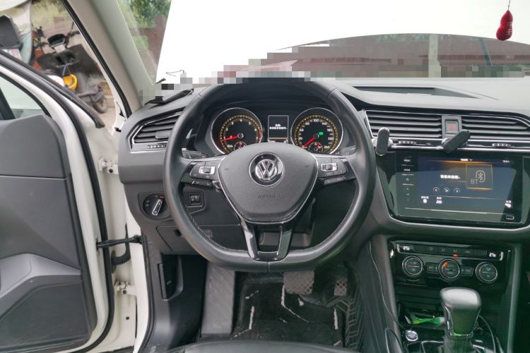 Used Volkswagen Tiguan L 2020 330TSI Automatic Two-Wheel Drive Panoramic Comfort Edition China VI Standard Steering Wheel
