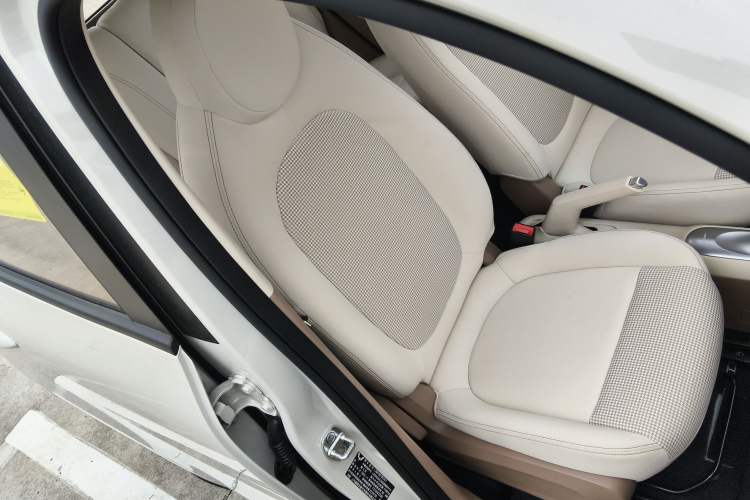 Used Wuling Hongguang MINIEV 2025 Four-Door Version Advanced Edition Right Front Seat