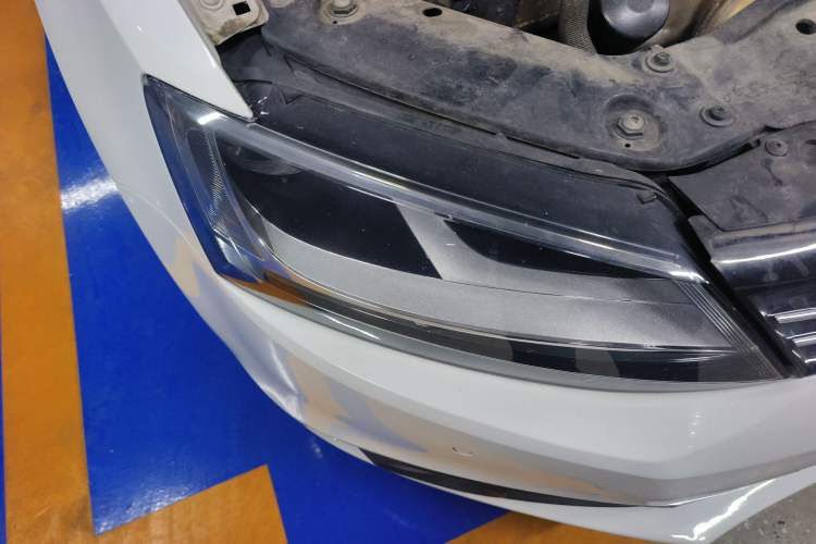 Used Volkswagen Sagitar 2014 1.4TSI Automatic Luxury Model Right Front Headlight