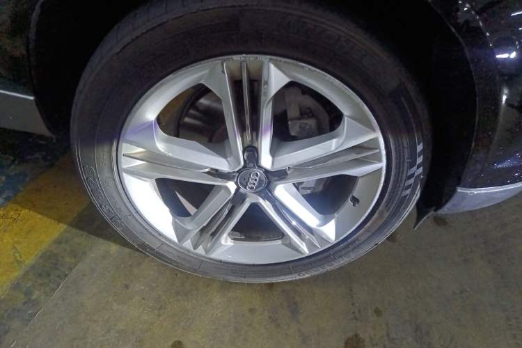 Used Audi Q7 2014 35 TFSI Sport Edition Right Front Wheel Hub