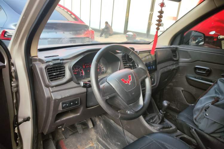 Used Wuling Hongguang V 2022 1.5L Jingqu Edition Electric-Assist LAR
