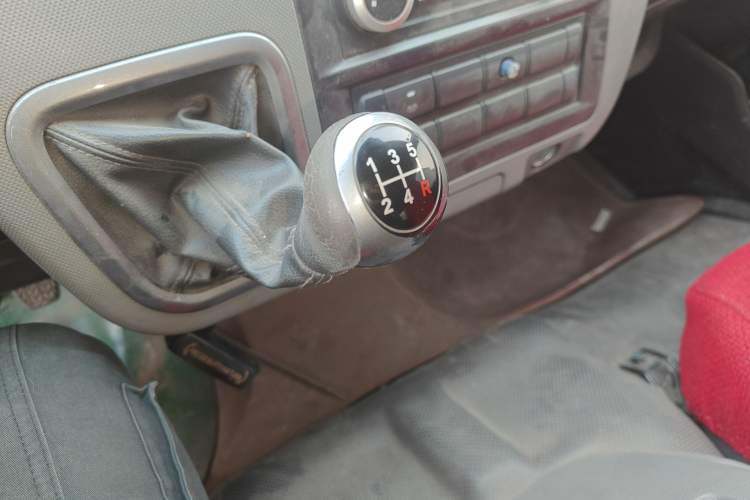 Used Foton Scenic G7 2017 2.0L Long-Wheelbase Commercial Van High-Roof Version 4 Seats 4Q20M
