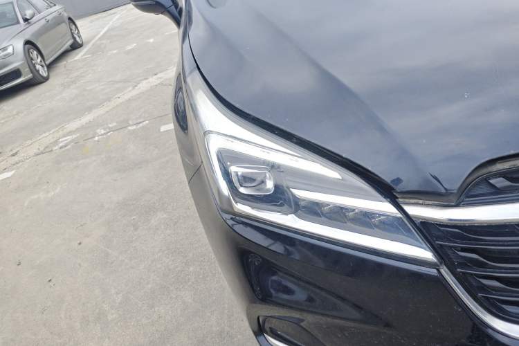 Used Buick Envision 2020 Encore S 652T Two-Wheel Drive Luxury Model
